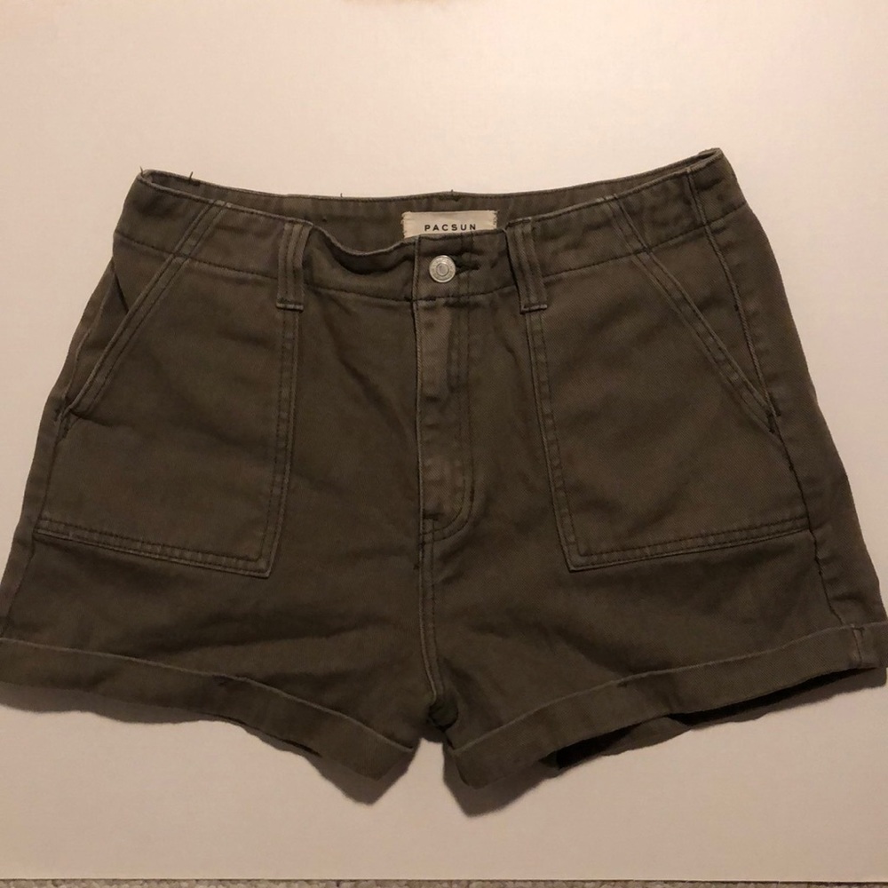 green mom short